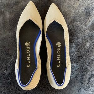Rothy’s light gray point flats size 9.5